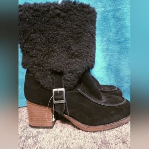 NWOT - BEARPAW Suede Boot